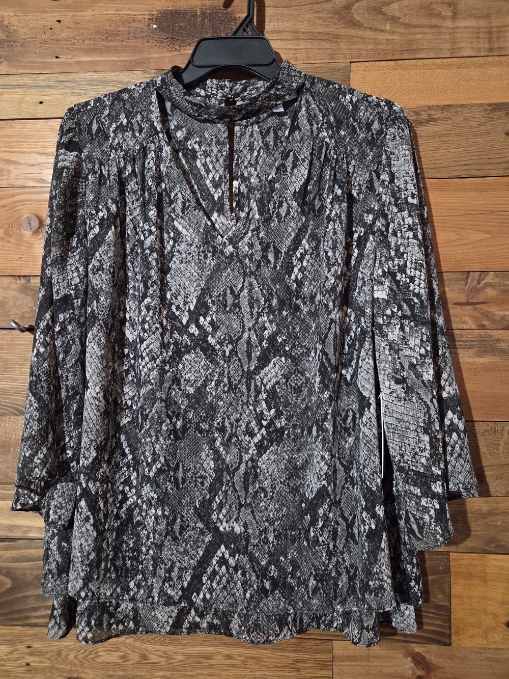 NWT Snake Print Mock Neck Lined Sheer Bell Sleeve Blouse 1X Career Flowy Chic